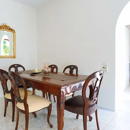 Jenny's House דירה Strongylí